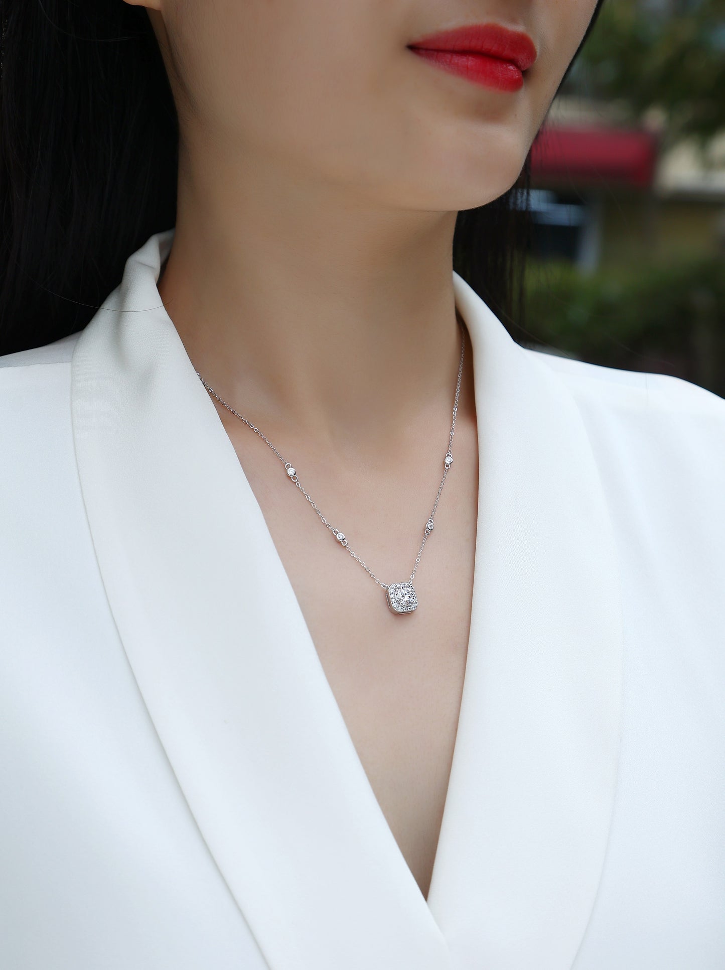 Fashionable And Luxurious Diamond Jewelry Pendant