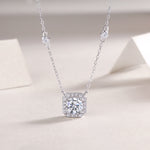 Fashionable And Luxurious Diamond Jewelry Pendant