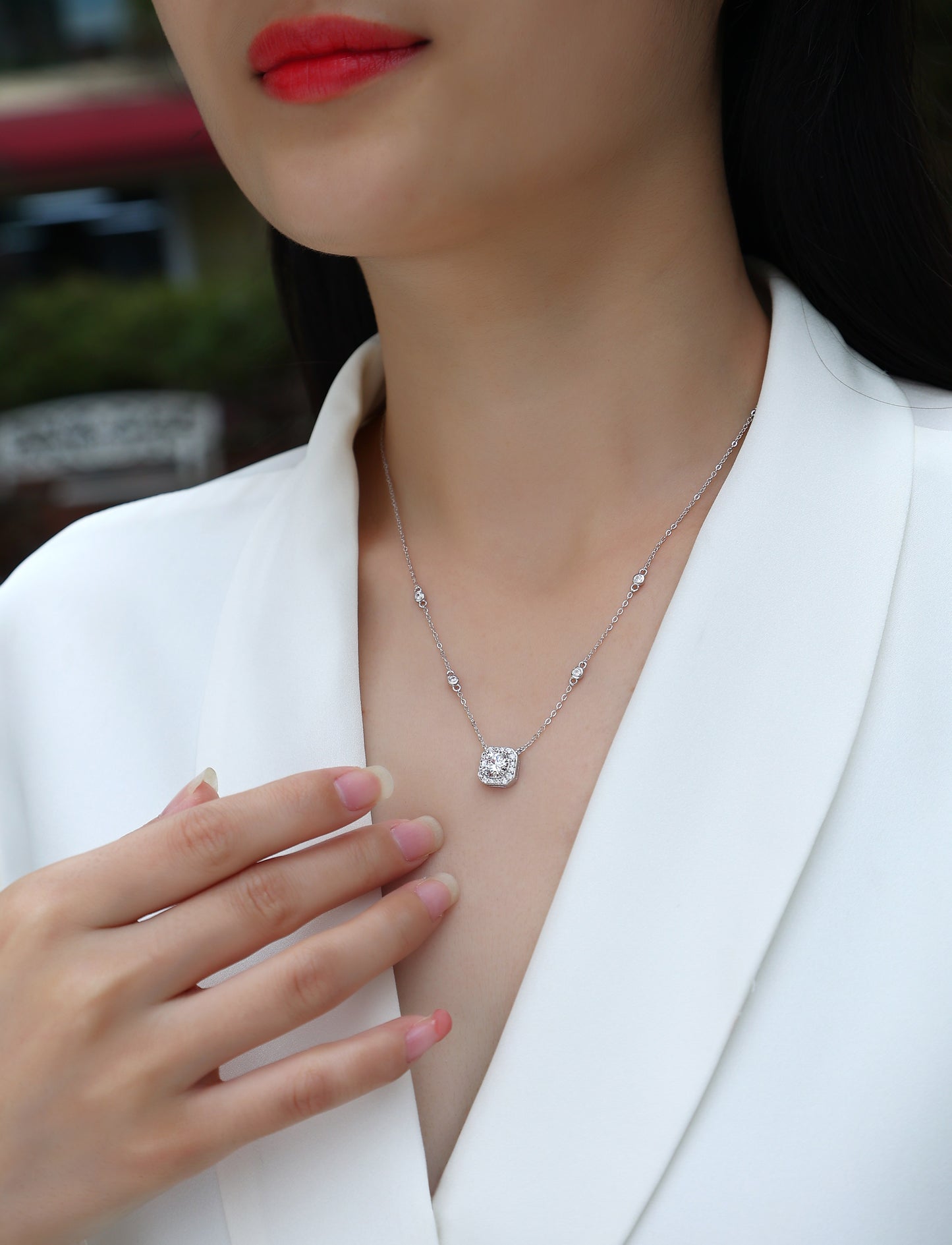 Fashionable And Luxurious Diamond Jewelry Pendant